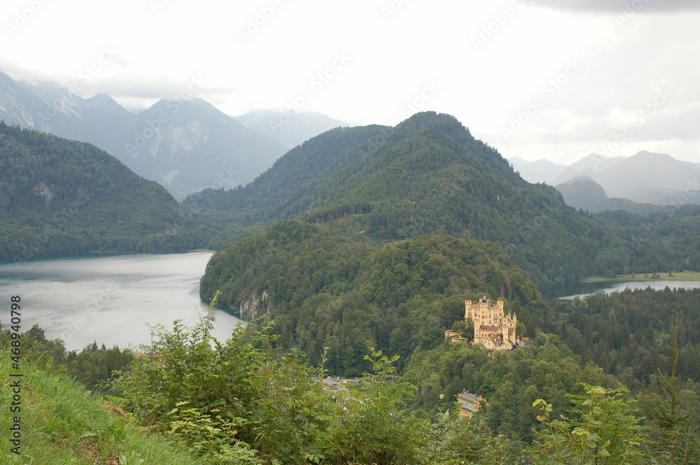Schloss und Seen