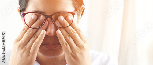 Eye strain can be caused by a disease that is not due to underlying disease, such as rubbing your eyes, looking at screens for long periods of time. Wearing glasses with incorrect vision values