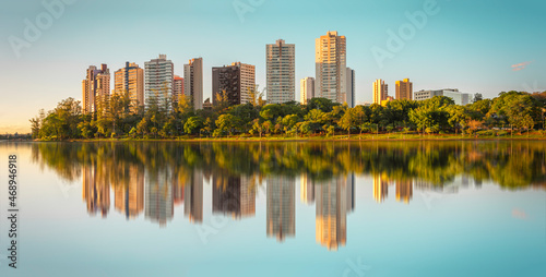 View of Lake Igapó in the city of Londrina in Brazil with modern buildings in the background.