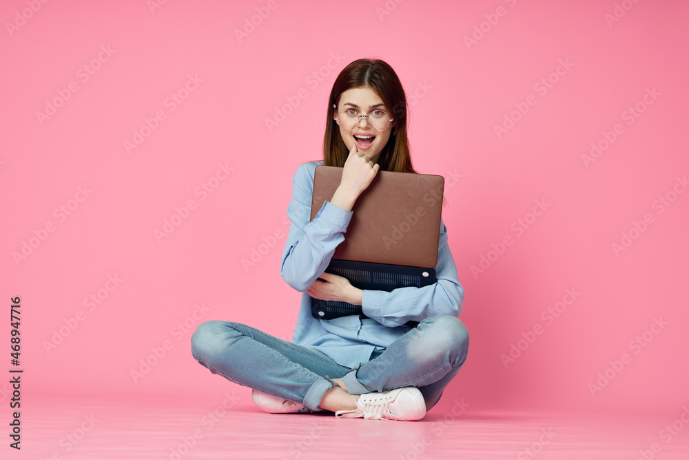 woman with laptop sitting on the floor internet communication online pink background woman with laptop sitting on the floor internet communication online pink background