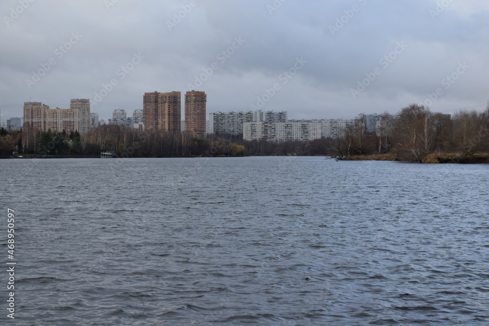 Obraz premium autumn in Moscow, Moscow river
