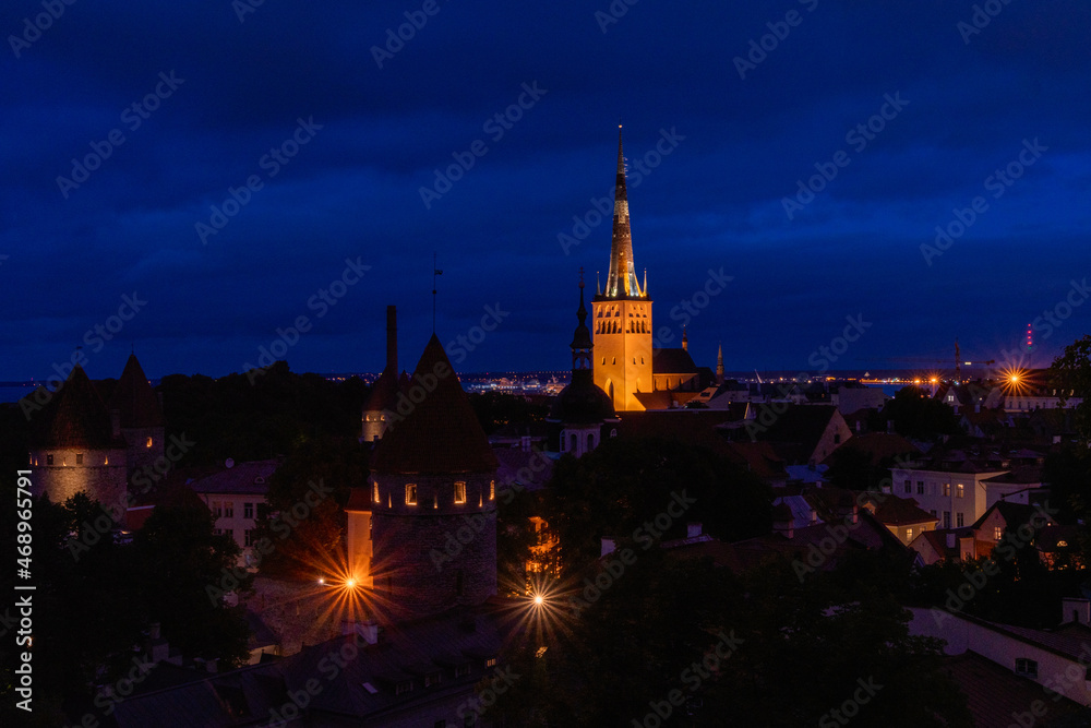 ein Sommerabend in der baltischen Hauptstadt Tallinn