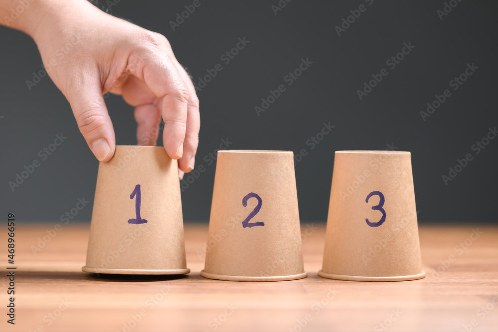 Select the First Cup of Guessing Shell Gaame Select the First Cup of Guessing Shell Gaame