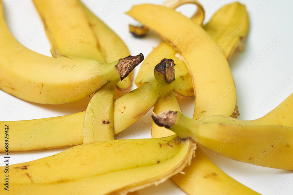 Banana peels or banana skin. Using banana peels in compost, for skin care, hair health and first aid. Health benefits of banana peel
