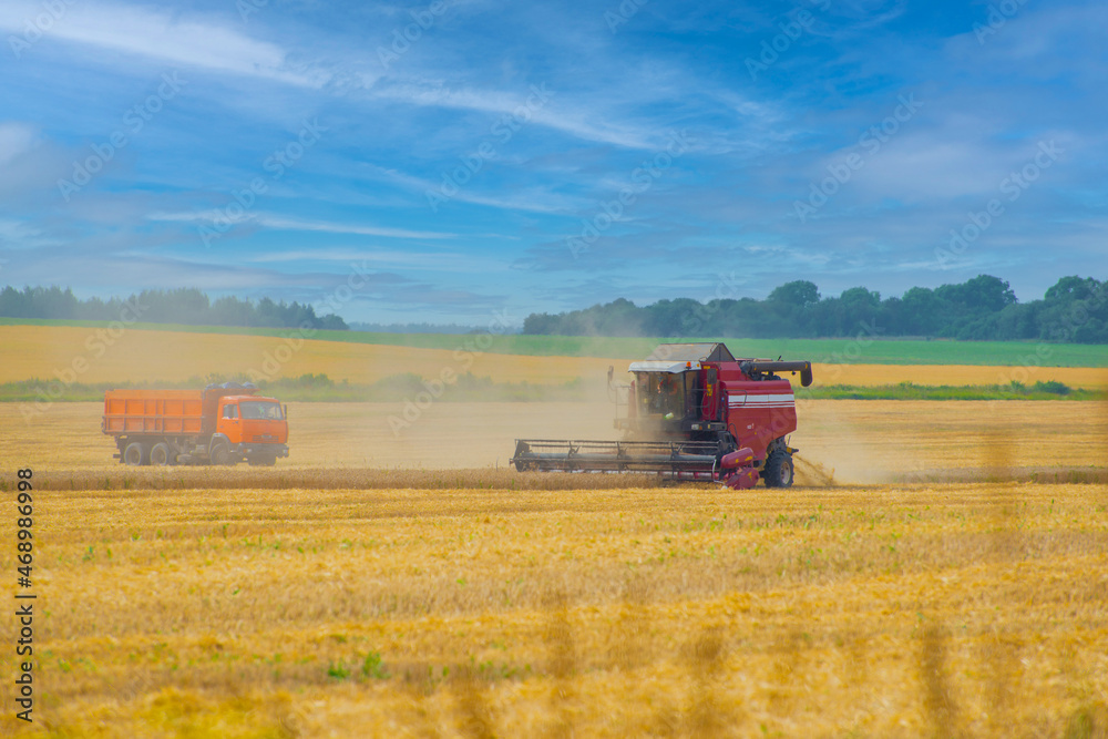 heavy agricultural machinery for harvesting heavy agricultural machinery for harvesting