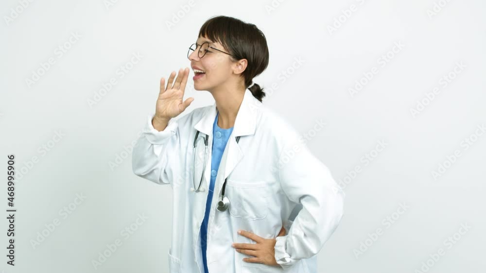 Young woman with nurse uniform shouting to the lateral and announcing something over isolated background Young woman with nurse uniform shouting to the lateral and announcing something over isolated background