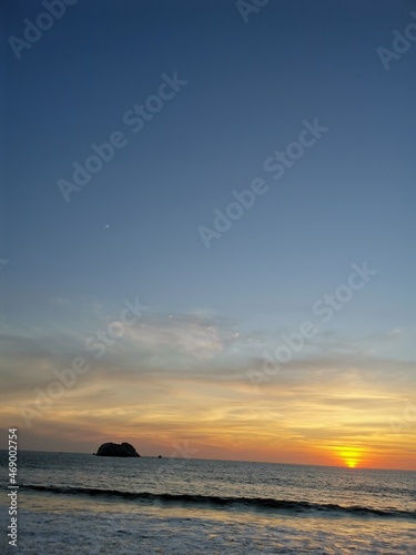 Un atardecer en el mar...
