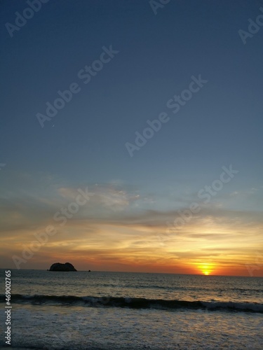 Un atardecer en el mar...