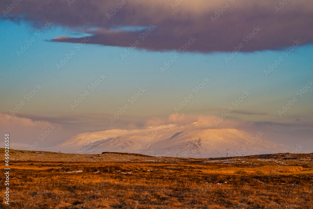 アイスランドの朝焼けと山岳