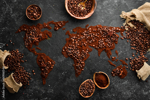 Billede på lærred Set of coffee beans and ground coffee in the shape of a world map