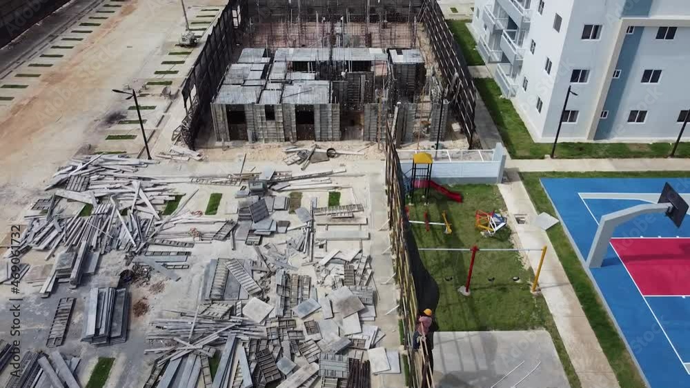 Romana, republica dominicana - 11 de noviembre 2021 - Área de construccion residencial desde la vista de drones. Edificios recien construidos en zona residencial toma establecia de nuevo residencial.