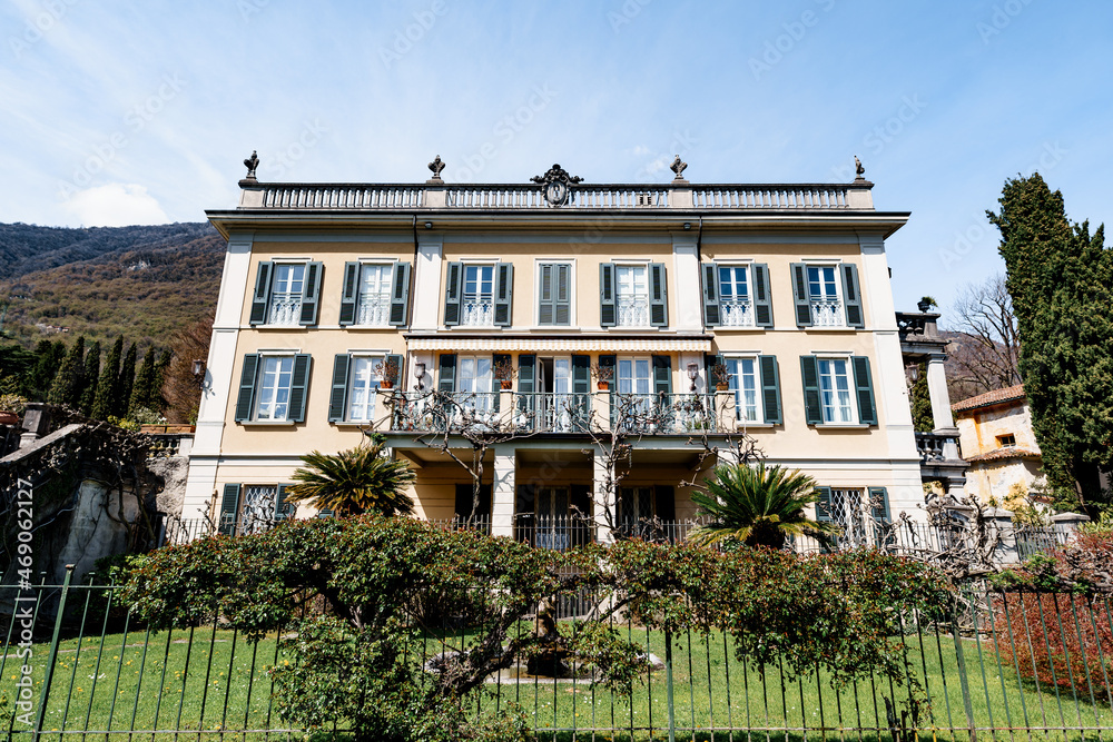 Luxurious old villa with a beautiful garden. Como, Italy