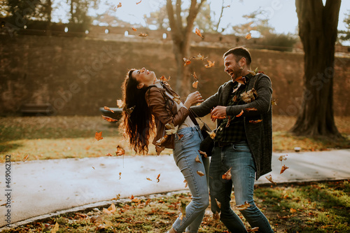 Young couple having fun wit...