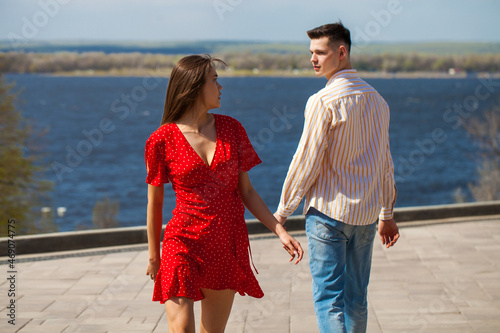 Love at first sight - a young couple met their eyes on the street