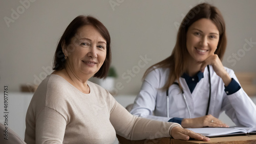 Quadro em tela Head shot portrait smiling mature patient at meeting with female doctor therapis
