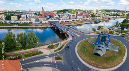 Widok z południowego brzegu rzeki Warta na Wieżę Dominanta, Most Staromiejski i Bulwar w centrum miasta Gorzów Wielkopolski   © Be