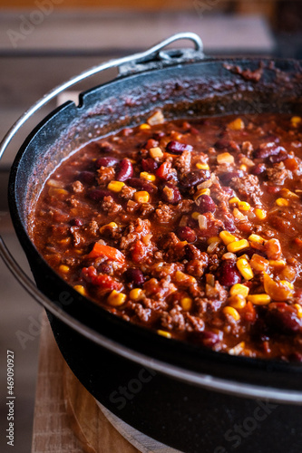 Chili con Carne aus dem Feuertopf