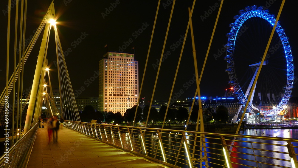 Obraz premium bridge at night