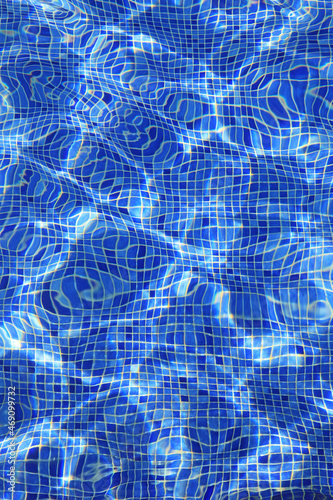 reflejos en el agua piscina azul exterior gresite ondulaciones dibujos 4M0A4284-as21