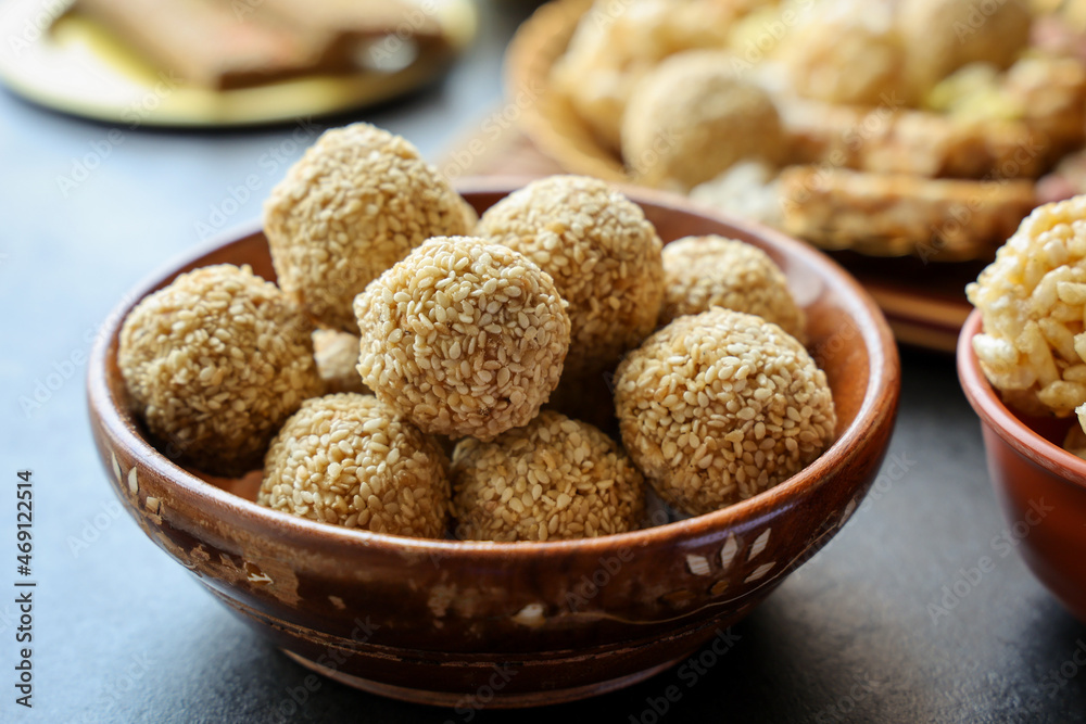 Til ladoo laddu white sesame ladoos ellu urundai ellu unda Indian festival food snack sweet Lohri Makar Sankranti Pongal Diwali harvest festival Tamil Nadu winter folk festival Punjab North India. Til ladoo laddu white sesame ladoos ellu urundai ellu unda Indian festival food snack sweet Lohri Makar Sankranti Pongal Diwali harvest festival Tamil Nadu winter folk festival Punjab North India.