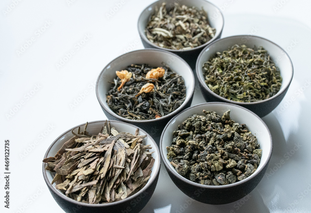 Weißer Tee -白茶, Jasmin Tee -茉莉花茶, Grüner Tee (2 verschiedene Sorten) - 綠茶（2種不同類型), Oolong Tee -烏龍茶