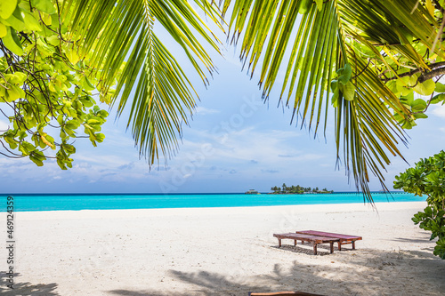 Fototapeta Naklejka Na Ścianę i Meble -  A paradise beach, an island with turquoise water and beautiful exotic flora - Maldives