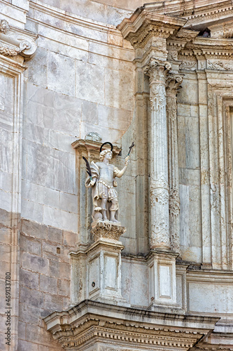 Catedral de la Santa Cruz sobre el Mar en Cádiz, España