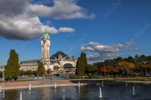 Limoges (Haute Vienne, France) - Vue automnale de la gare des Bénédictins depuis le champ de Juillet
