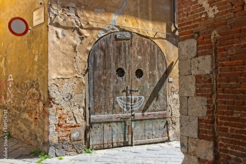 The smiling door