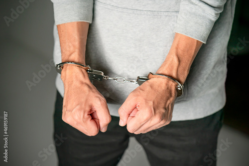 Obraz na plátně 手錠・逮捕・男