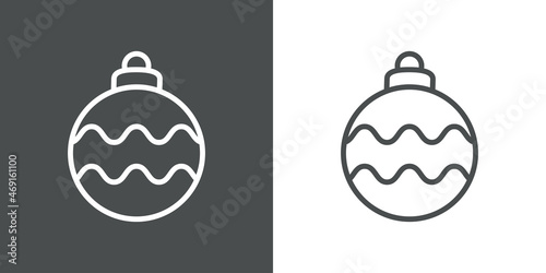 Decoración para árbol de navidad. Icono silueta de bola de navidad con líneas con forma de olas en fondo gris y fondo blanco