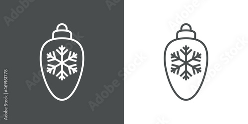 Decoración para árbol de navidad. Icono silueta de bola de navidad ovalada con copo de nieve con líneas en fondo gris y fondo blanco