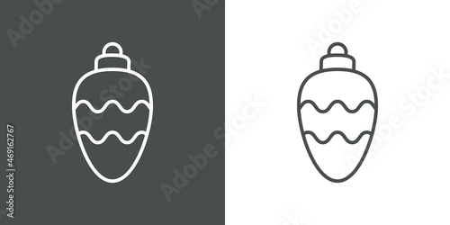 Decoración para árbol de navidad. Icono silueta de bola de navidad ovalada con líneas con forma de olas en fondo gris y fondo blanco