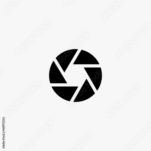 camera shutter icon. camera shutter vector icon on white background