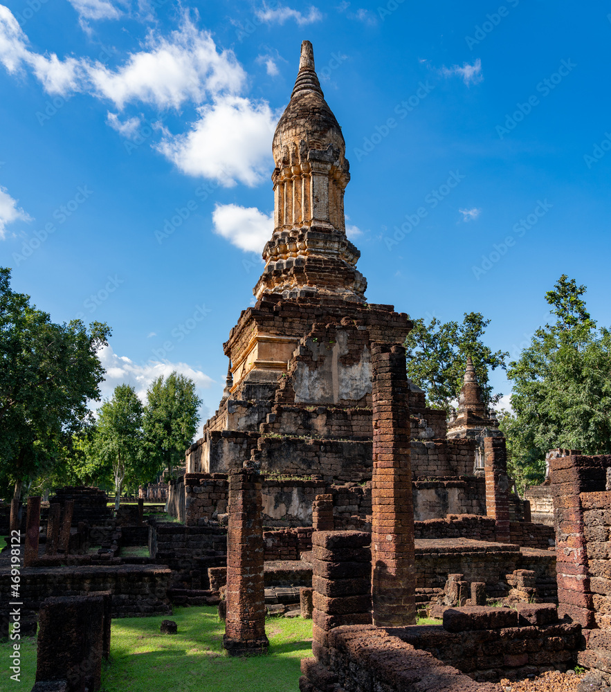 Fototapeta premium Ancient Ruins and Historical Parks in Thailand