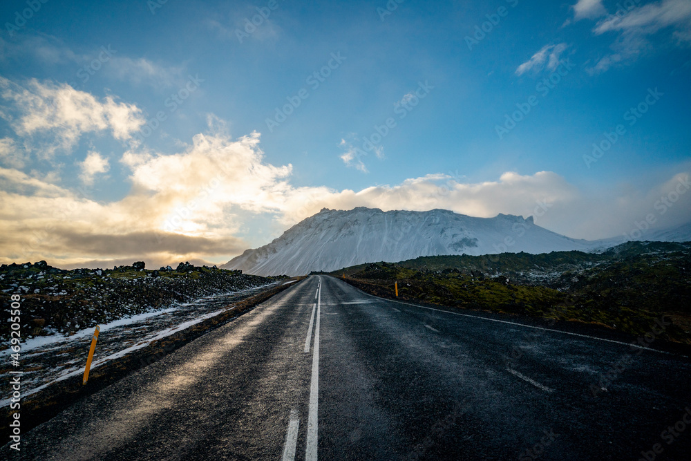 Fototapeta premium The sunsets on a mountain road in Iceland.