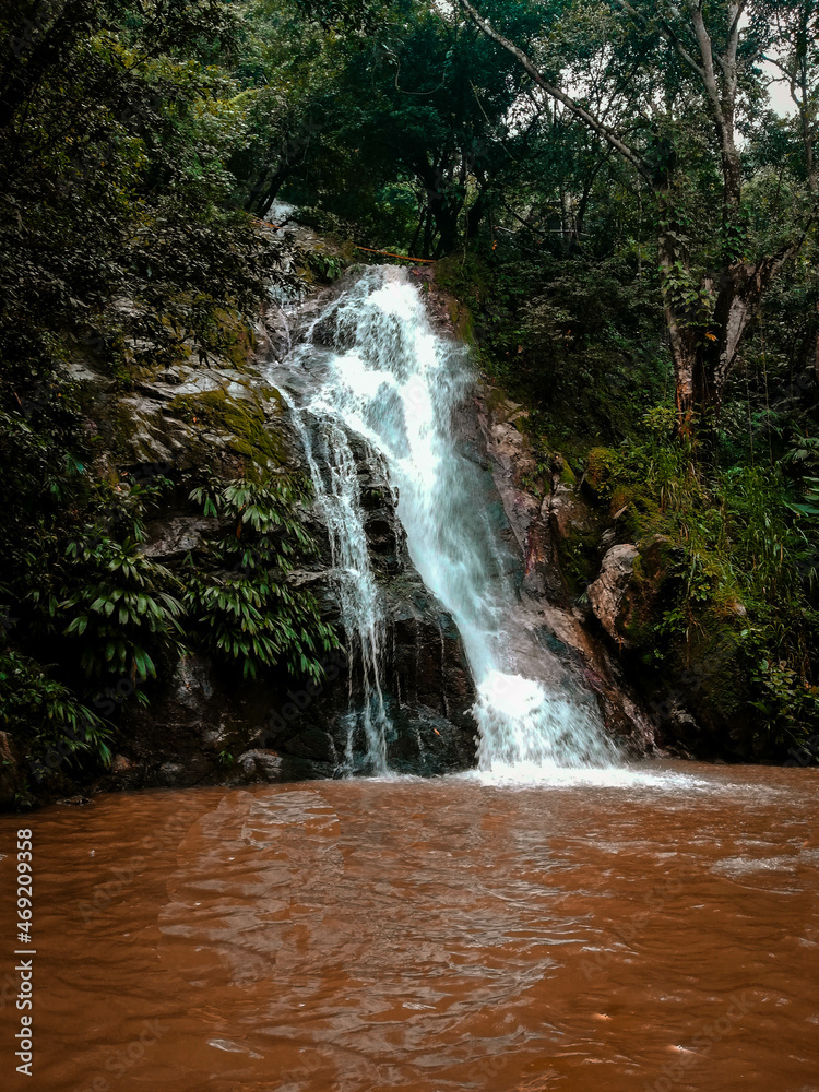 Fototapeta premium Santamarta, a city in Colombia, is a place full of experiences and adventures with incredible waterfalls and unique spaces such as the Marinka waterfalls.