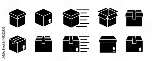 Box line icon set. Carton boxes vector icons set. Empty opened or unboxing illustration. Fast delivery shipping sign. Gift or parcel symbol.
