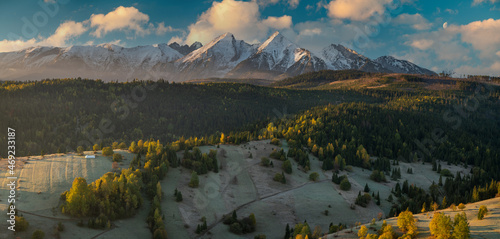 Fototapeta Naklejka Na Ścianę i Meble -  View on snow-capped mountain peaks in a beautiful, dramatic morning. Tatra Mountain, Slovakia