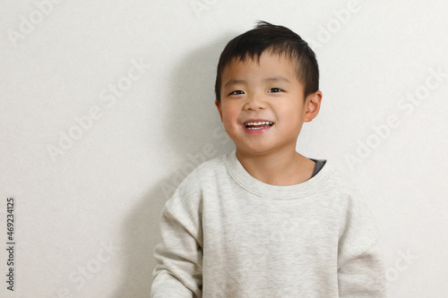 泣いたり笑ったり、表情豊かなかわいい男の子。