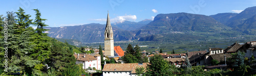 Tramin an der Weinstraße mit Alpen, Ortskern, Südtirol, Italien, Europa, Panorama photo