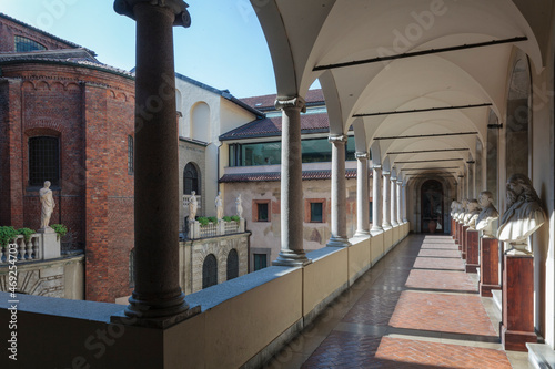 Milano. Corridoio della Pinacoteca Ambrosiana.