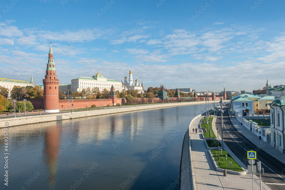 View of the Moskva River and Kremlin on a autumn day