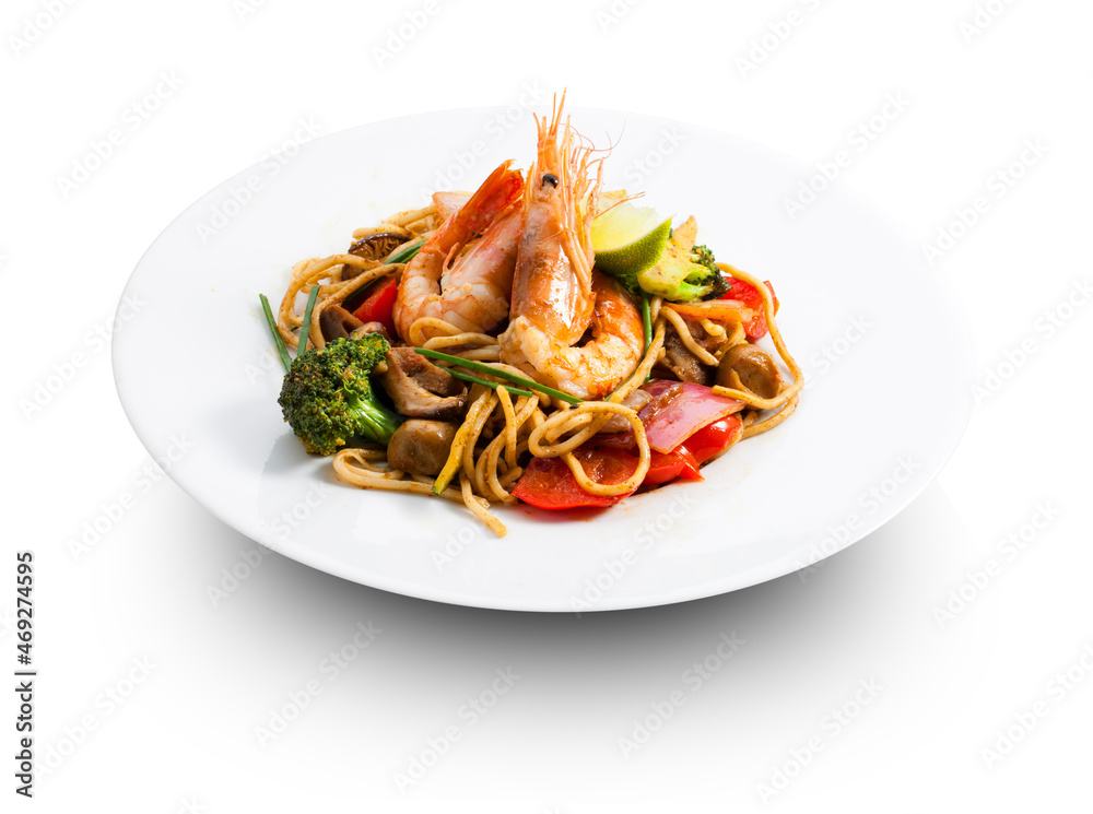 Pasta italiana, spaghetti con verduras y langostinos. Comida sana. Spaghetti  pasta, pasta with vegetables and prawns. Healthy food.