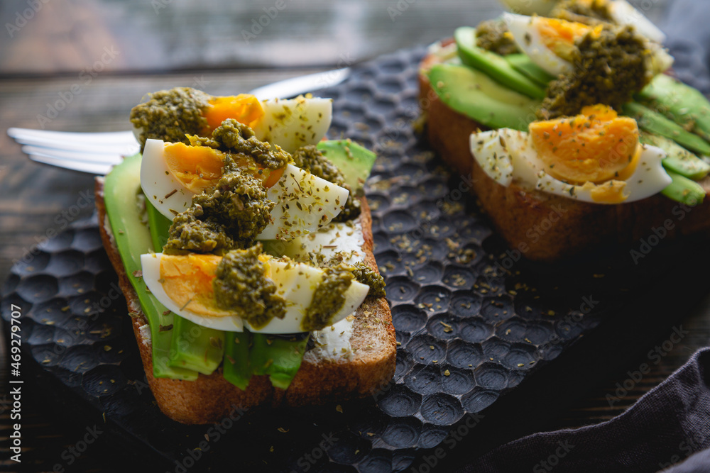 Avocado egg and pesto sandwich Avocado egg and pesto sandwich