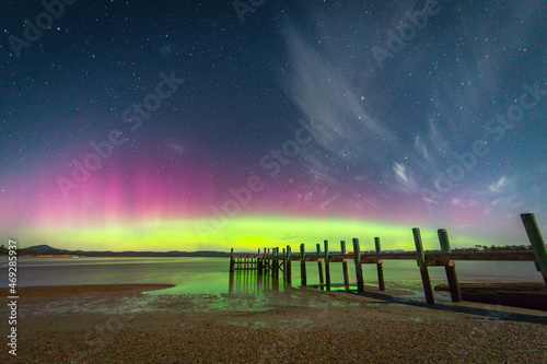 Quadro su tela Aurora Australis Southern Lights with Jetty At Night