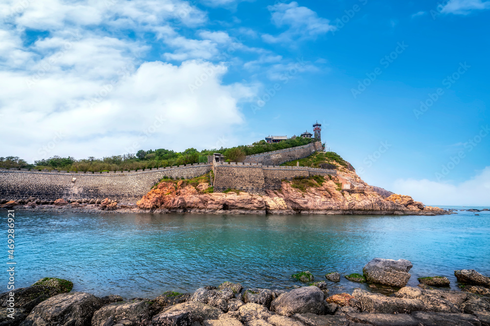 Penglai Pavilion, a famous sea mountain in Yantai, China