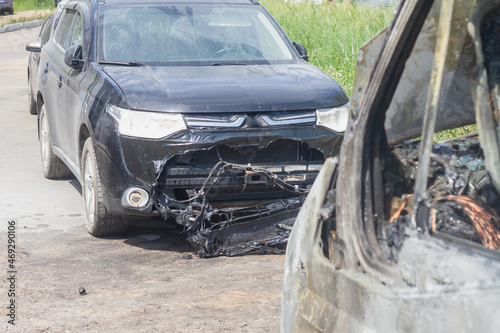 Two cars burned down after the accident
