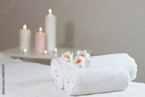 Fototapeta Naklejka Na Ścianę i Meble -  Warm herbal massage table with towels and candles