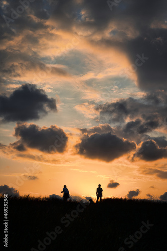 夕焼け空と佇む人 © 篤宗 松田